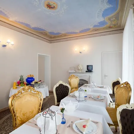 Bed and breakfast Boutique Sarnia 2*